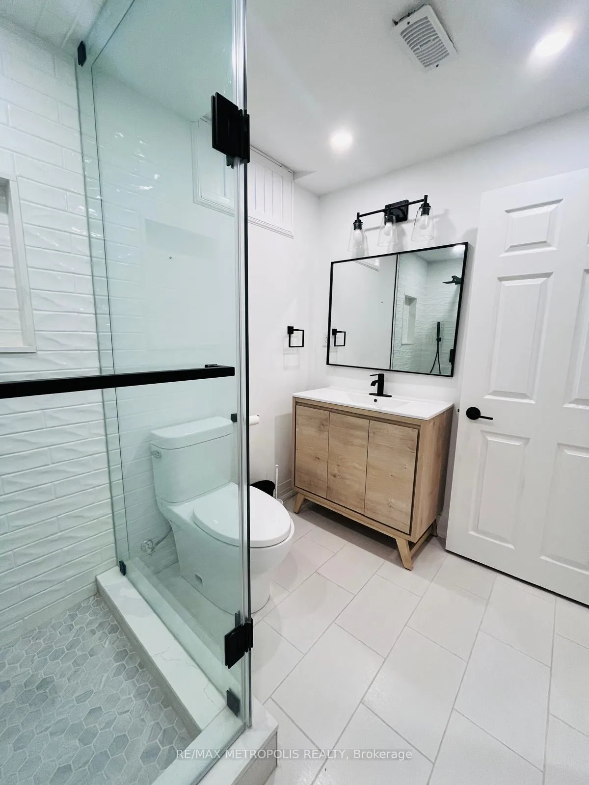 Photo 13 of 133 Lady May Drive, Oshawa, Northglen — HOMEH