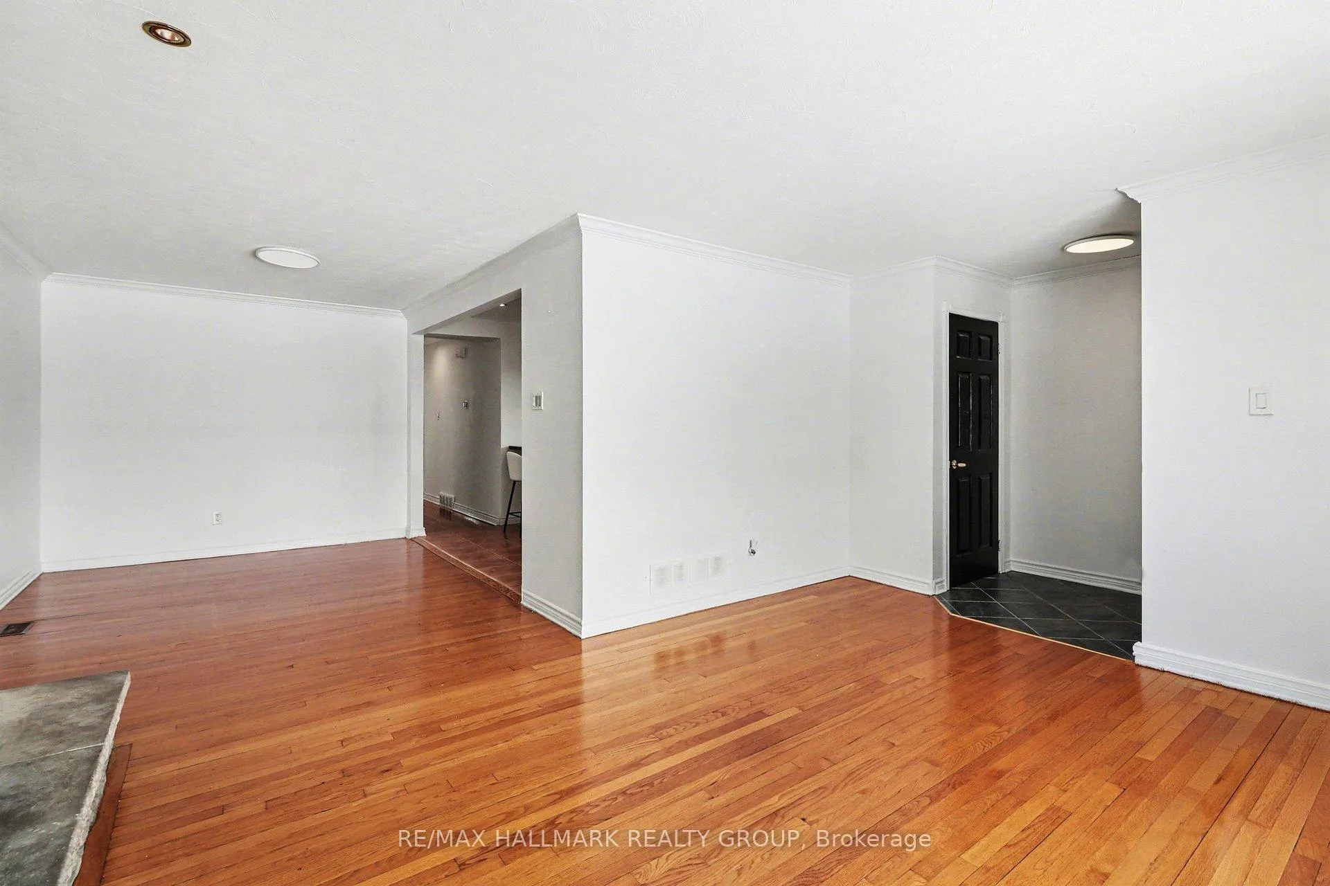 Photo 3 of 1753 Heron Road, Ottawa, Guildwood Estates - Urbandale Acres — HOMEH