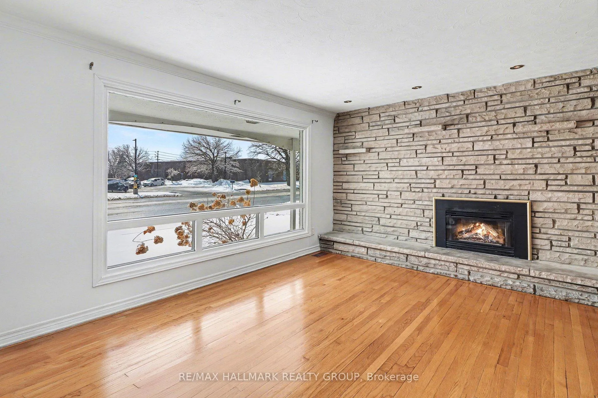 Photo 4 of 1753 Heron Road, Ottawa, Guildwood Estates - Urbandale Acres — HOMEH