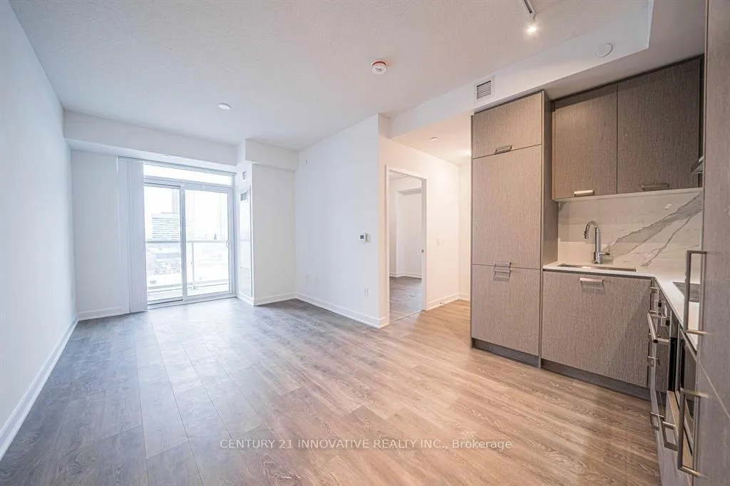 Photo 2 of Unit 902, 10 Honeycrisp Crescent, Vaughan, Vaughan Corporate Centre — HOMEH