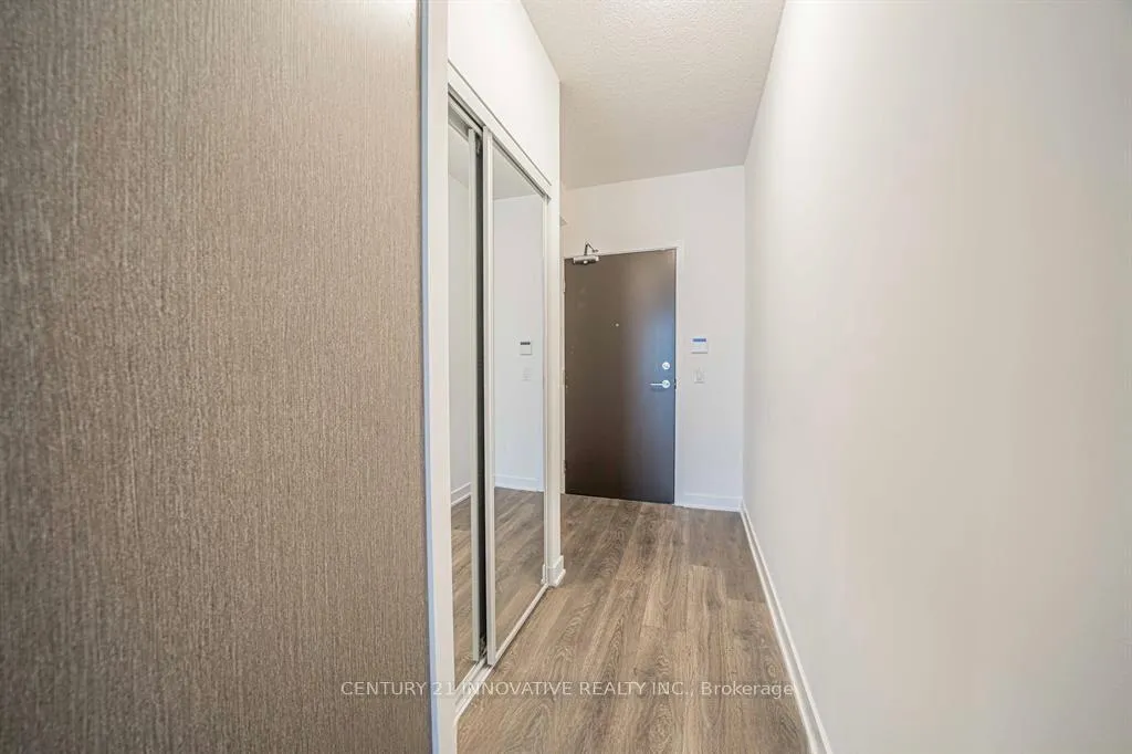 Photo 4 of Unit 902, 10 Honeycrisp Crescent, Vaughan, Vaughan Corporate Centre — HOMEH