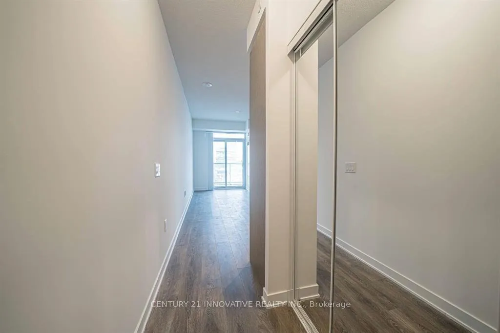 Photo 5 of Unit 902, 10 Honeycrisp Crescent, Vaughan, Vaughan Corporate Centre — HOMEH