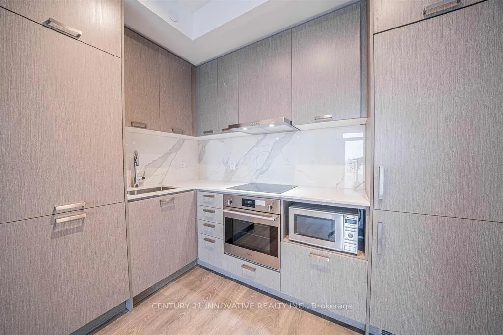 Photo 6 of Unit 902, 10 Honeycrisp Crescent, Vaughan, Vaughan Corporate Centre — HOMEH