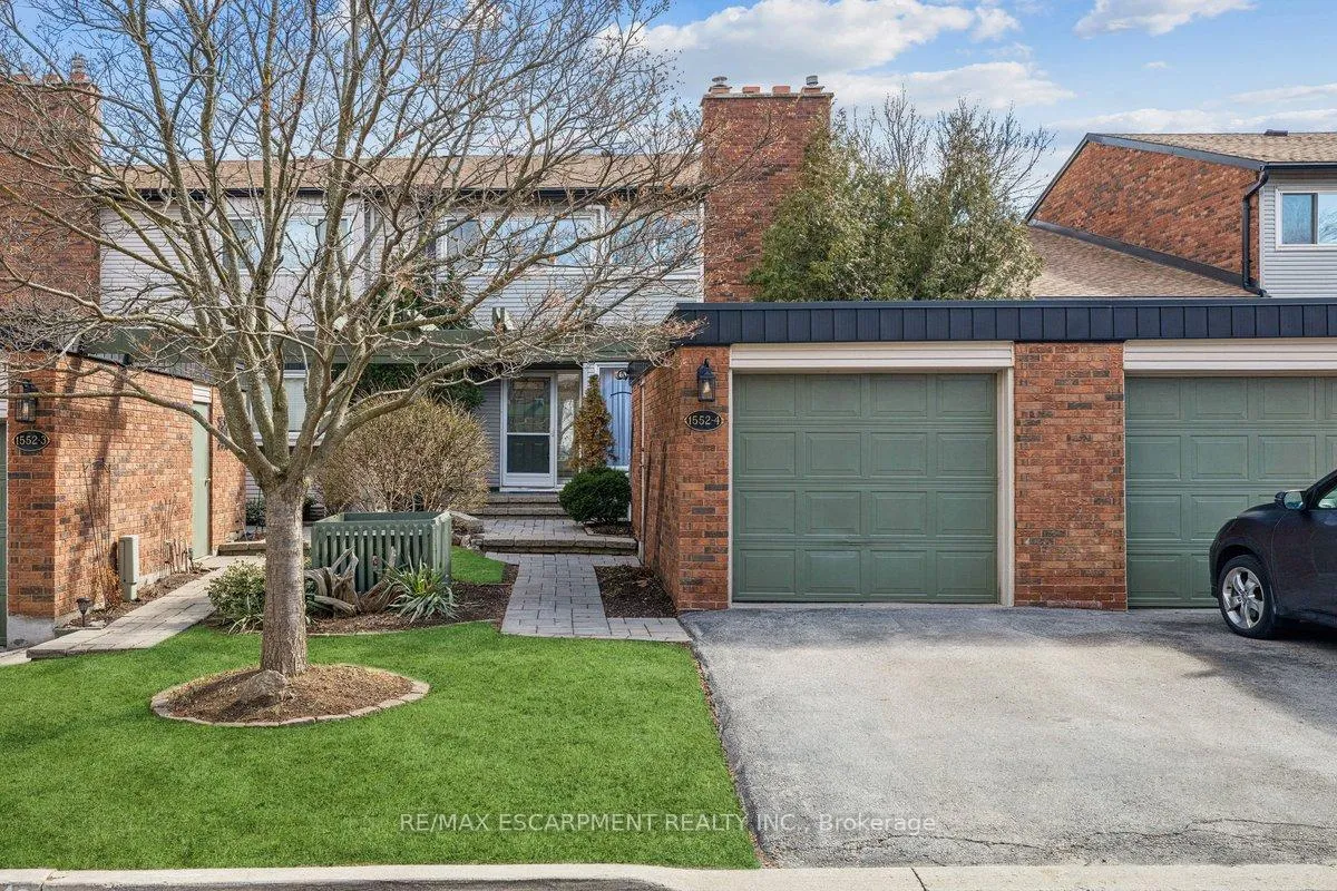Photo 1 of Unit 4, 1552 Kerns Road, Burlington, Tyandaga — HOMEH