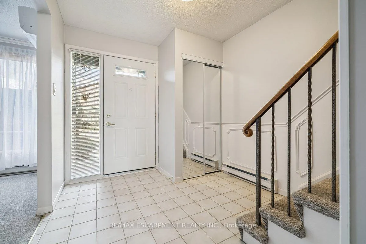 Photo 2 of Unit 4, 1552 Kerns Road, Burlington, Tyandaga — HOMEH