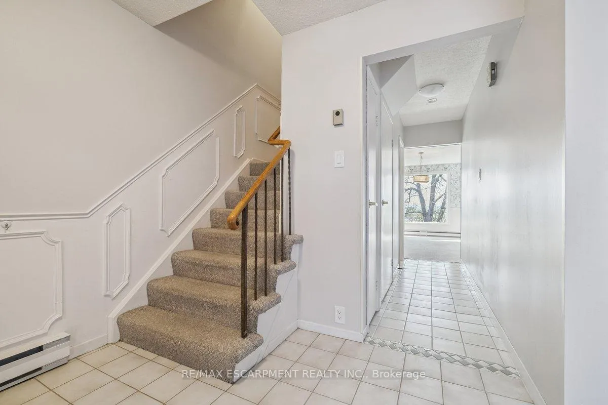 Photo 3 of Unit 4, 1552 Kerns Road, Burlington, Tyandaga — HOMEH