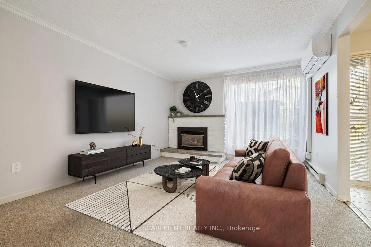 Photo 4 of Unit 4, 1552 Kerns Road, Burlington, Tyandaga — HOMEH