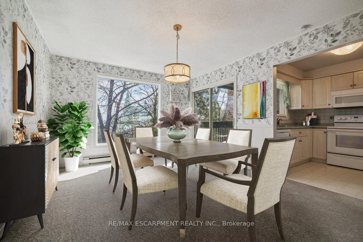 Photo 6 of Unit 4, 1552 Kerns Road, Burlington, Tyandaga — HOMEH