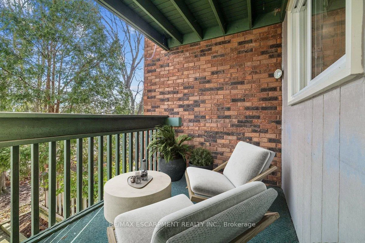 Photo 9 of Unit 4, 1552 Kerns Road, Burlington, Tyandaga — HOMEH