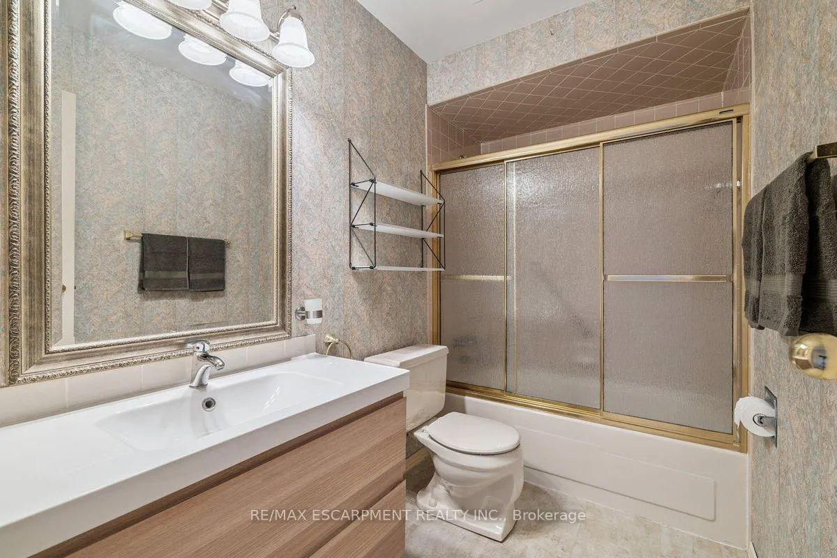 Photo 13 of Unit 4, 1552 Kerns Road, Burlington, Tyandaga — HOMEH
