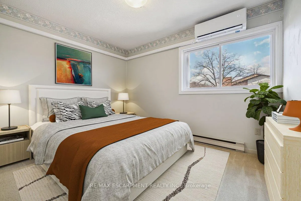 Photo 15 of Unit 4, 1552 Kerns Road, Burlington, Tyandaga — HOMEH