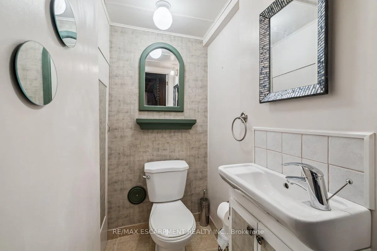 Photo 22 of Unit 4, 1552 Kerns Road, Burlington, Tyandaga — HOMEH