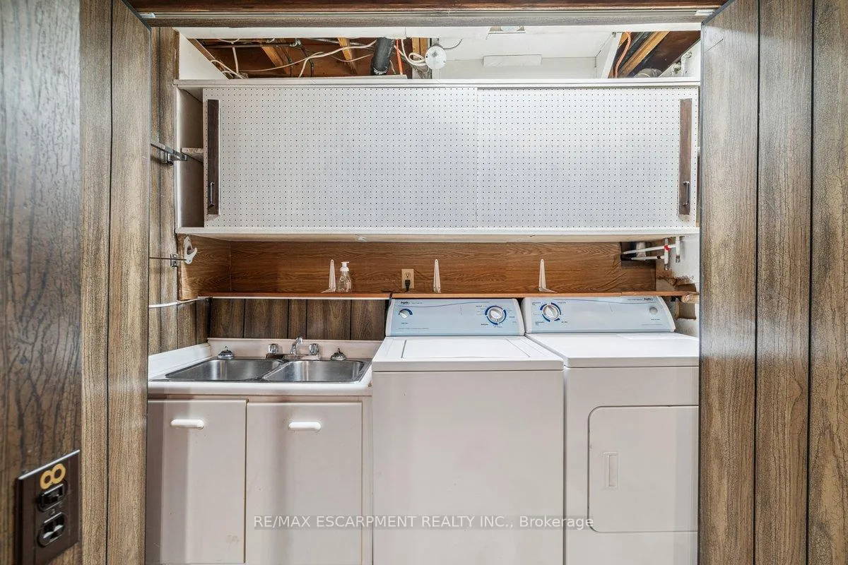 Photo 23 of Unit 4, 1552 Kerns Road, Burlington, Tyandaga — HOMEH