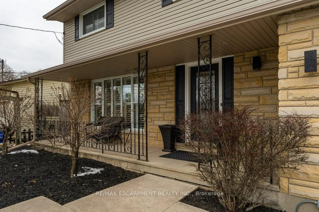 Photo 3 of 4931 Cameron Avenue, Lincoln, Beamsville — HOMEH