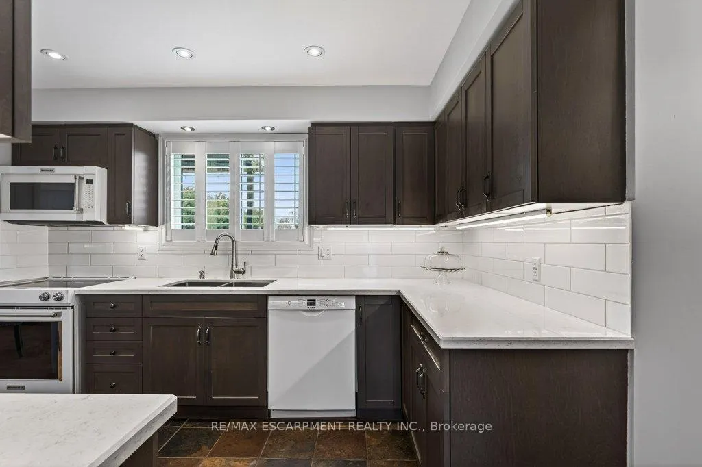 Photo 12 of 4931 Cameron Avenue, Lincoln, Beamsville — HOMEH
