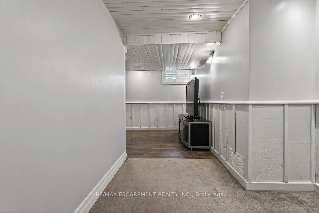 Photo 32 of 4931 Cameron Avenue, Lincoln, Beamsville — HOMEH