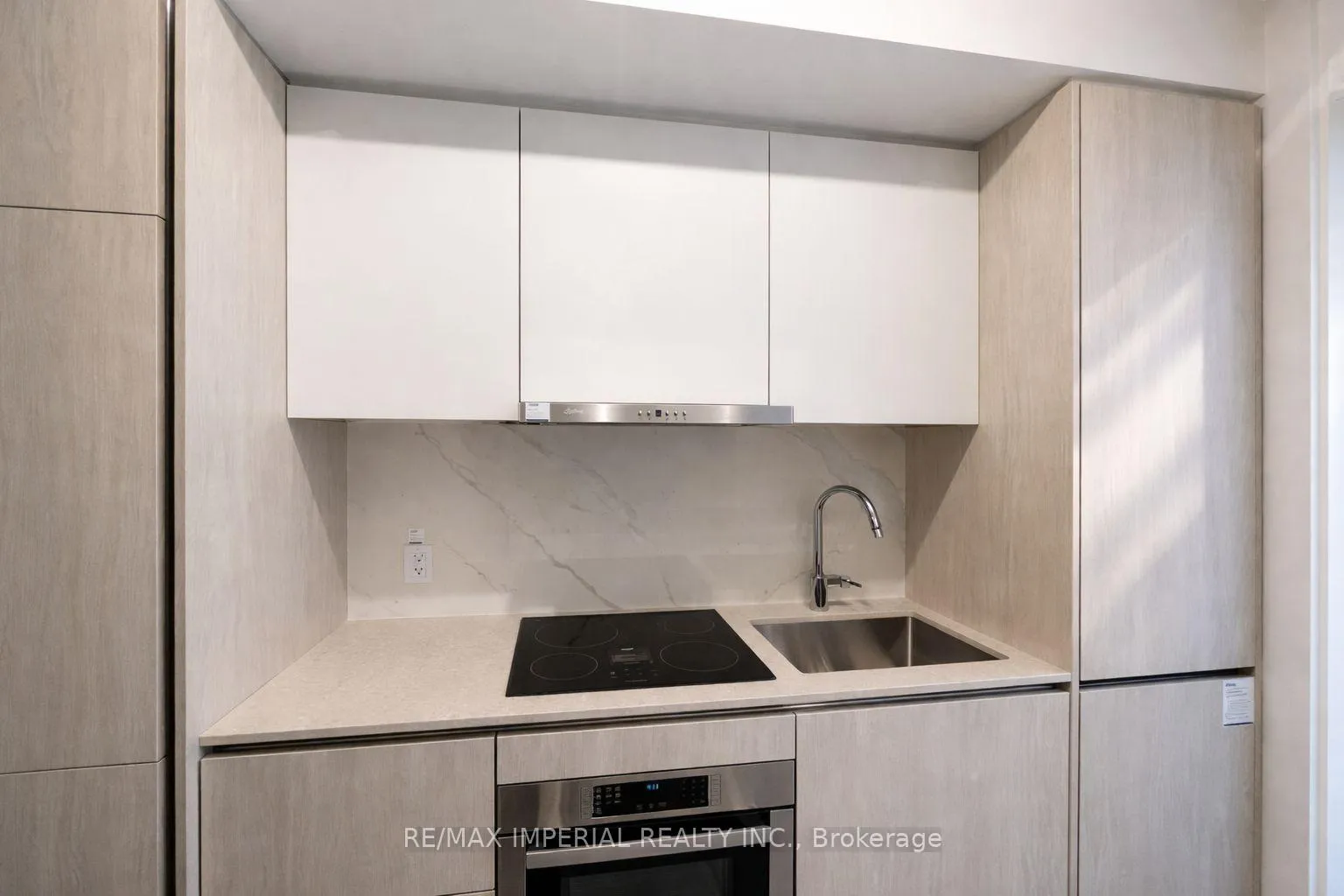 Photo 4 of Unit 1202, 180 Front Street E, Toronto, Moss Park — HOMEH