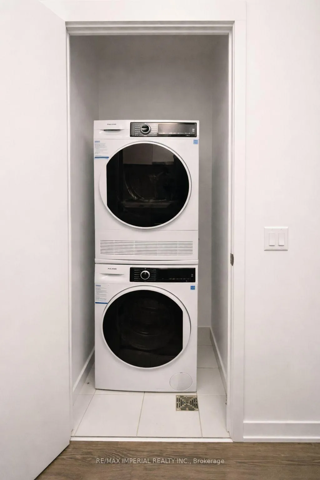 Photo 7 of Unit 1202, 180 Front Street E, Toronto, Moss Park — HOMEH