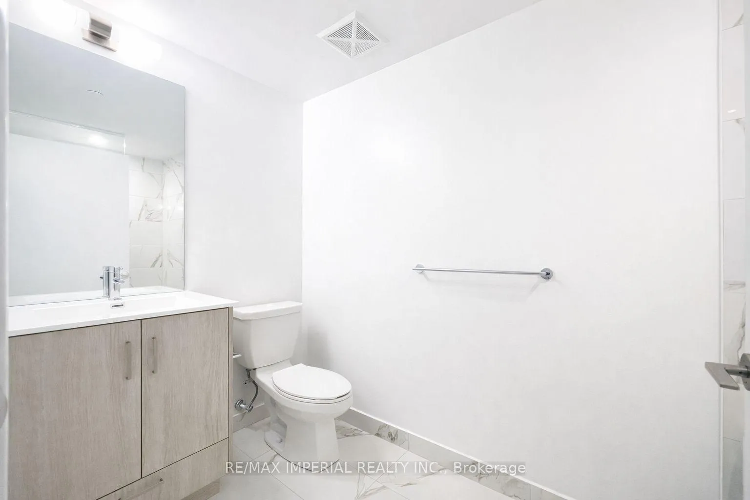 Photo 8 of Unit 1202, 180 Front Street E, Toronto, Moss Park — HOMEH