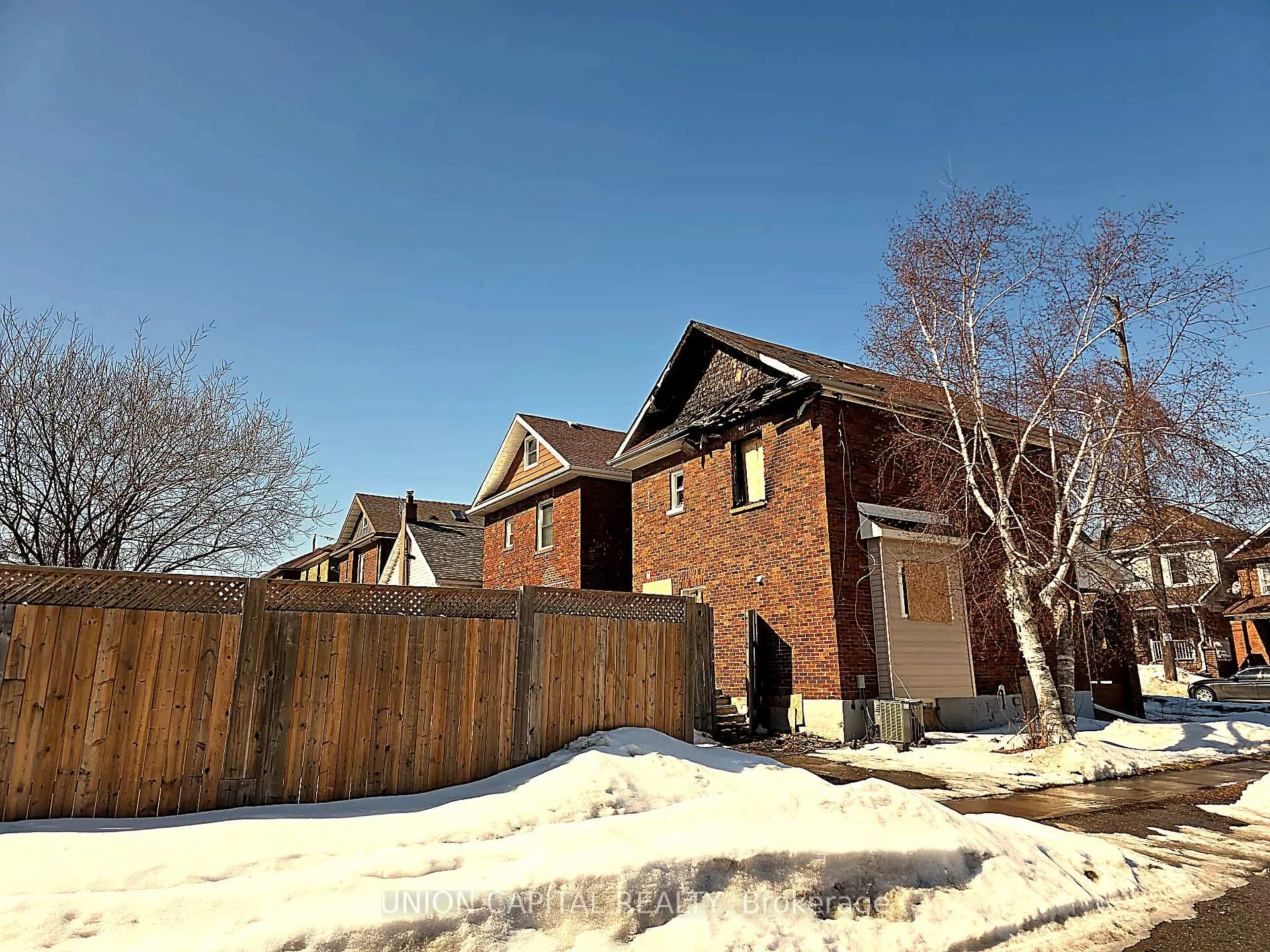 Photo 5 of 241 Eulalie Avenue, Oshawa, Central — HOMEH