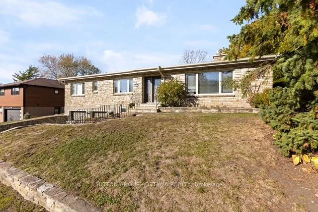 Photo 3 of 1075 Chelsea Street, Ottawa, Viscount Alexander Park — HOMEH
