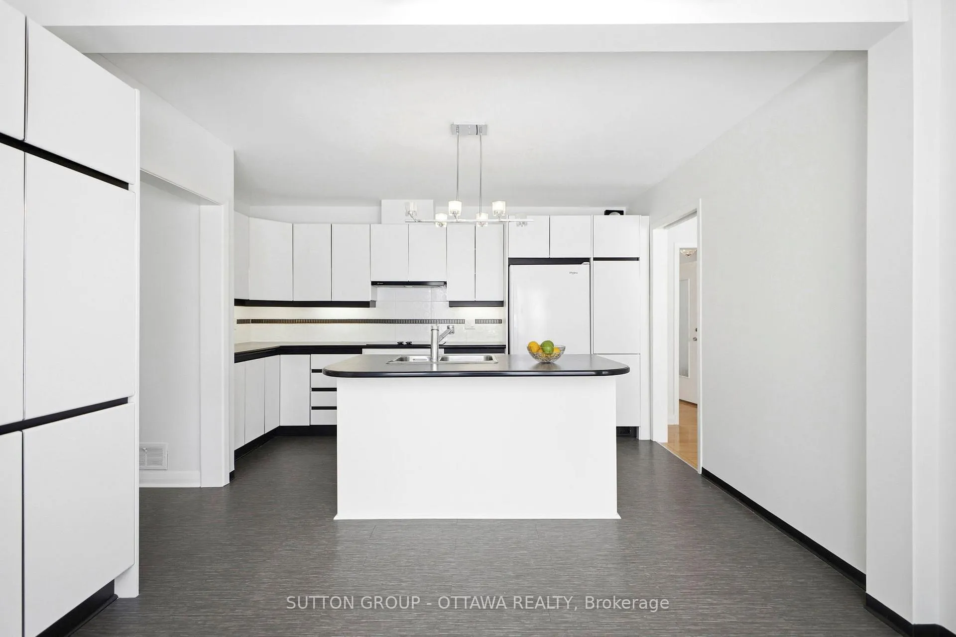Photo 12 of 1075 Chelsea Street, Ottawa, Viscount Alexander Park — HOMEH
