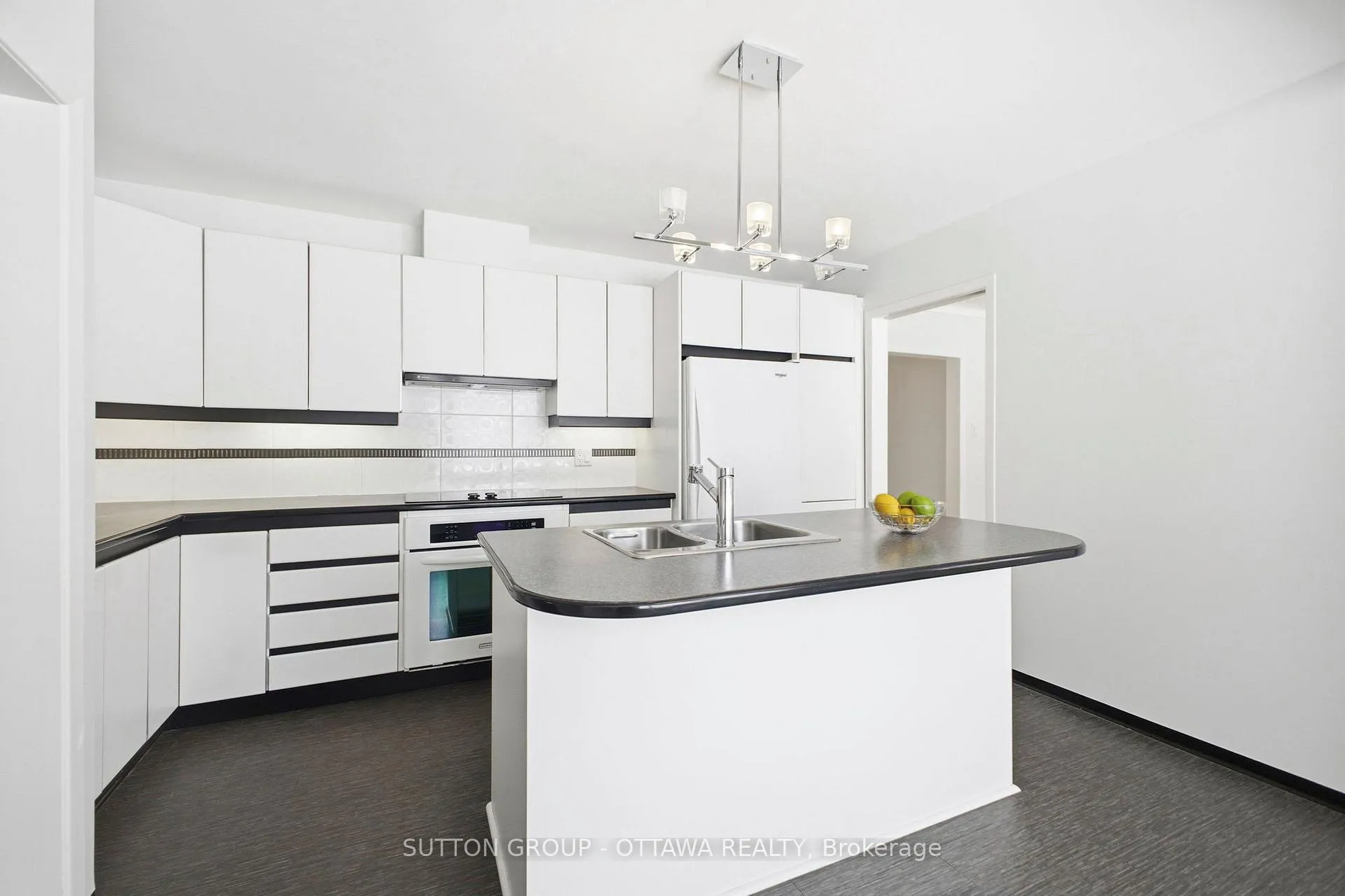 Photo 14 of 1075 Chelsea Street, Ottawa, Viscount Alexander Park — HOMEH