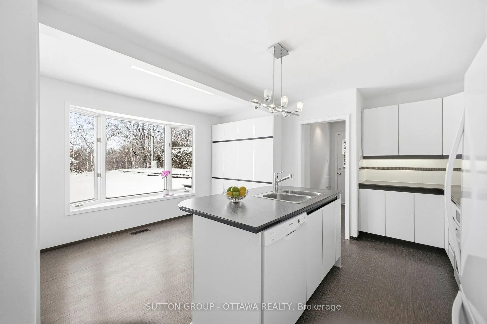 Photo 15 of 1075 Chelsea Street, Ottawa, Viscount Alexander Park — HOMEH