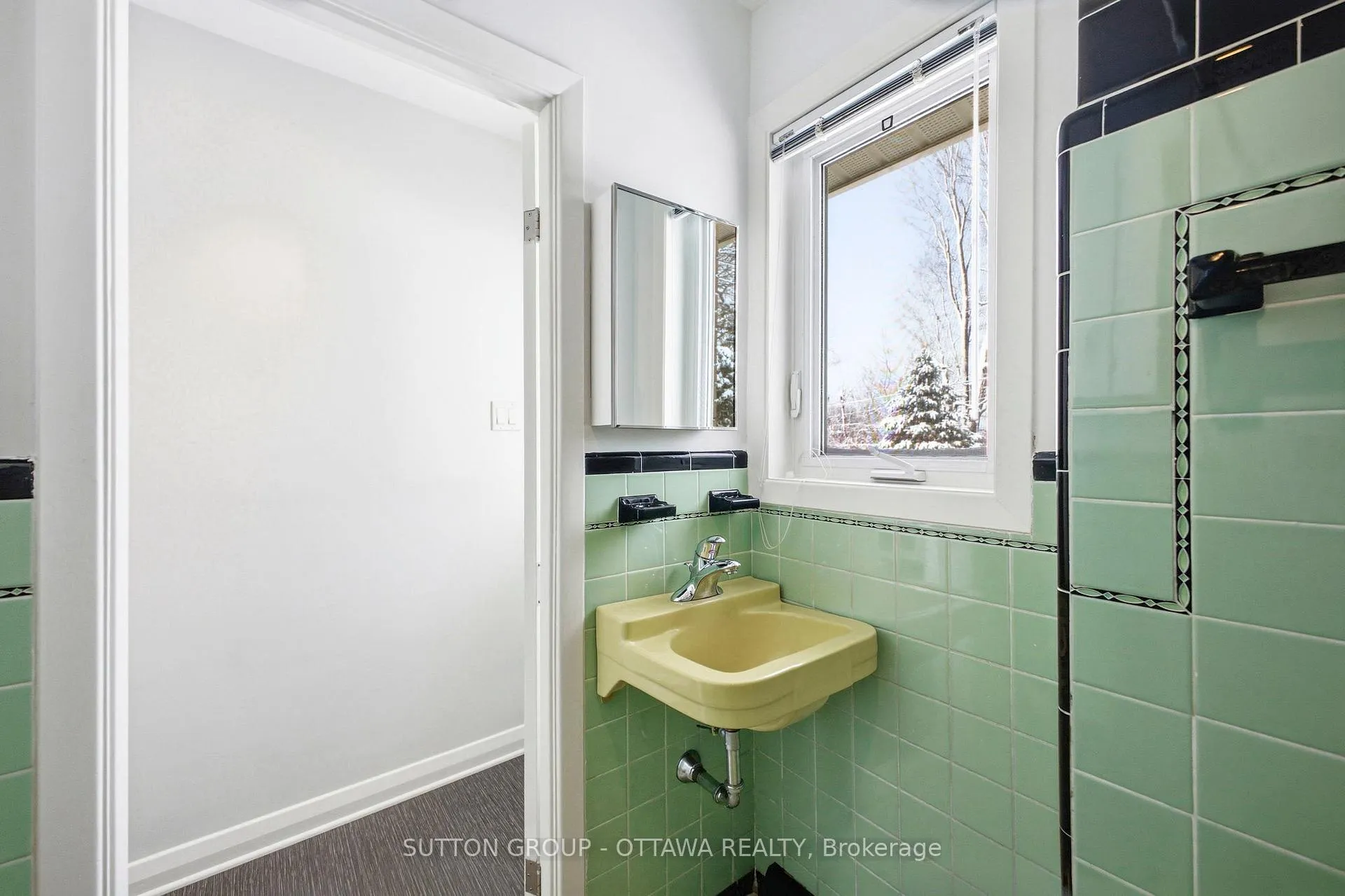Photo 25 of 1075 Chelsea Street, Ottawa, Viscount Alexander Park — HOMEH