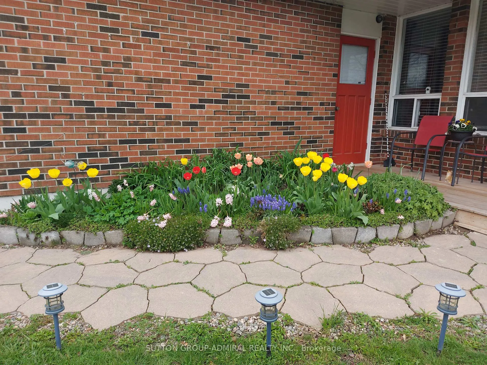 Front of 195 Ridge Road