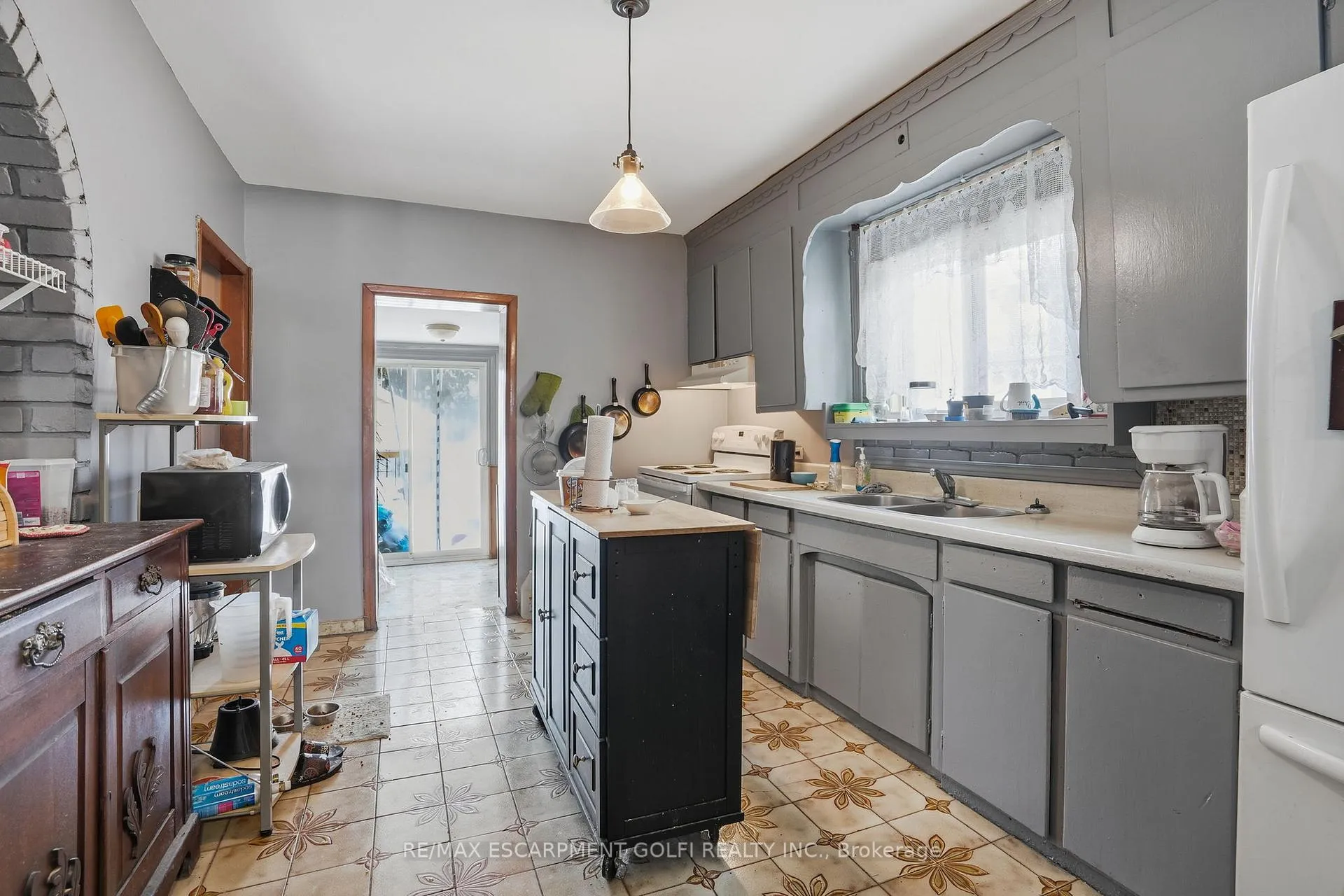 Photo 6 of 121 Gibson Avenue, Hamilton, Gibson — HOMEH