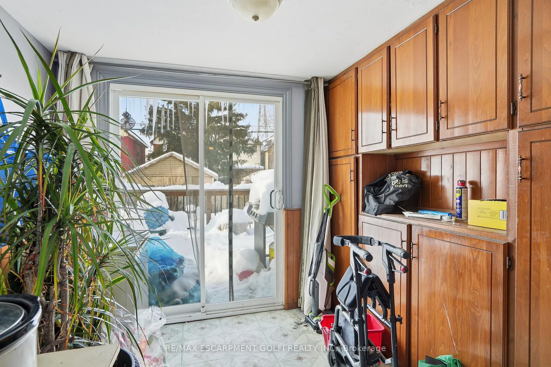 Photo 7 of 121 Gibson Avenue, Hamilton, Gibson — HOMEH