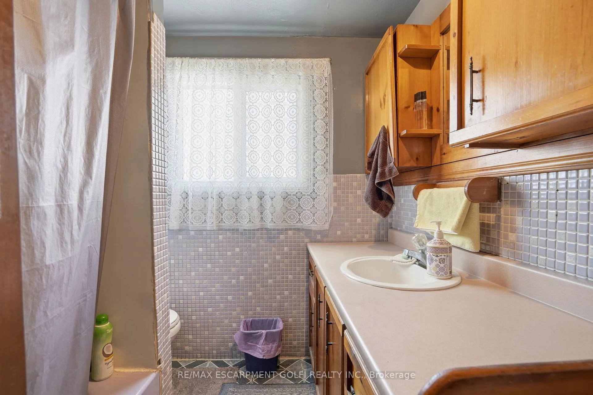 Photo 10 of 121 Gibson Avenue, Hamilton, Gibson — HOMEH