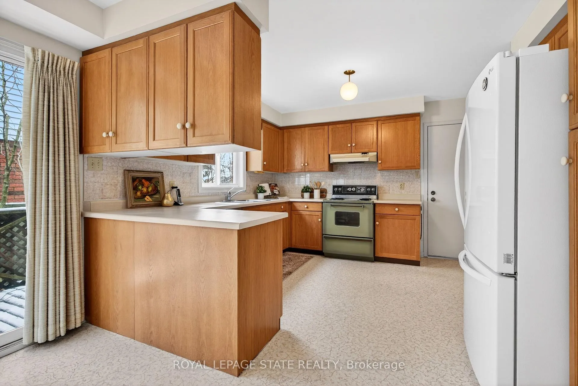 Photo 21 of 133 Central Avenue, Grimsby, Grimsby East — HOMEH