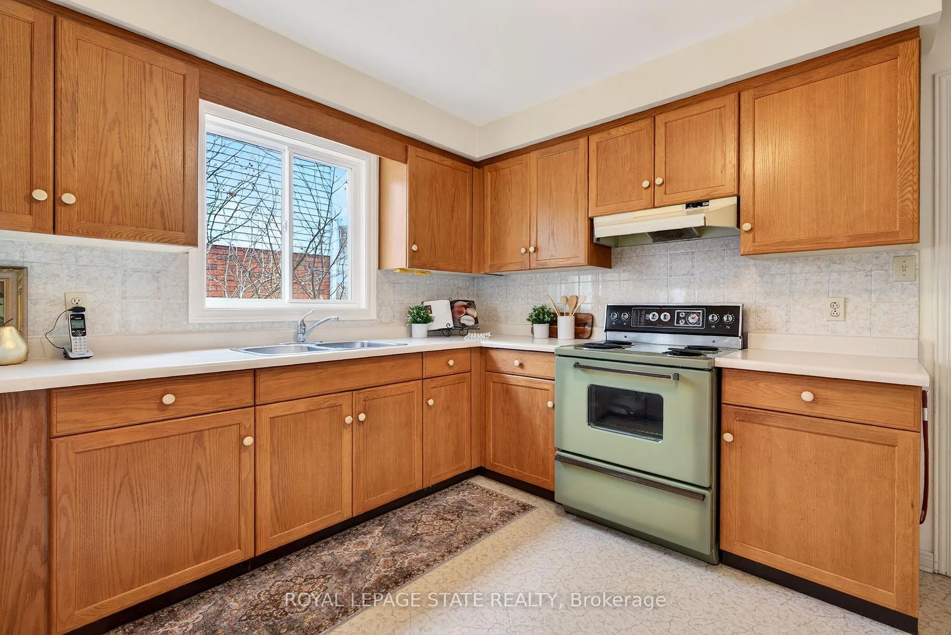 Photo 23 of 133 Central Avenue, Grimsby, Grimsby East — HOMEH