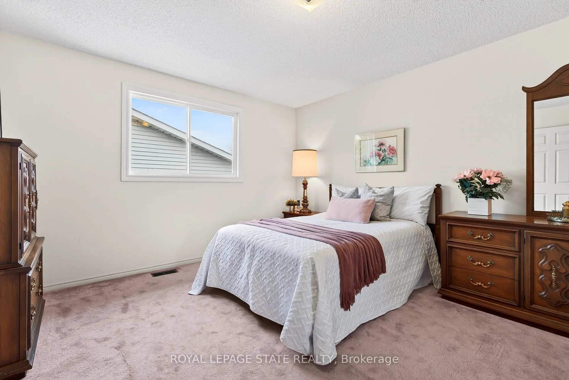 Photo 33 of 133 Central Avenue, Grimsby, Grimsby East — HOMEH
