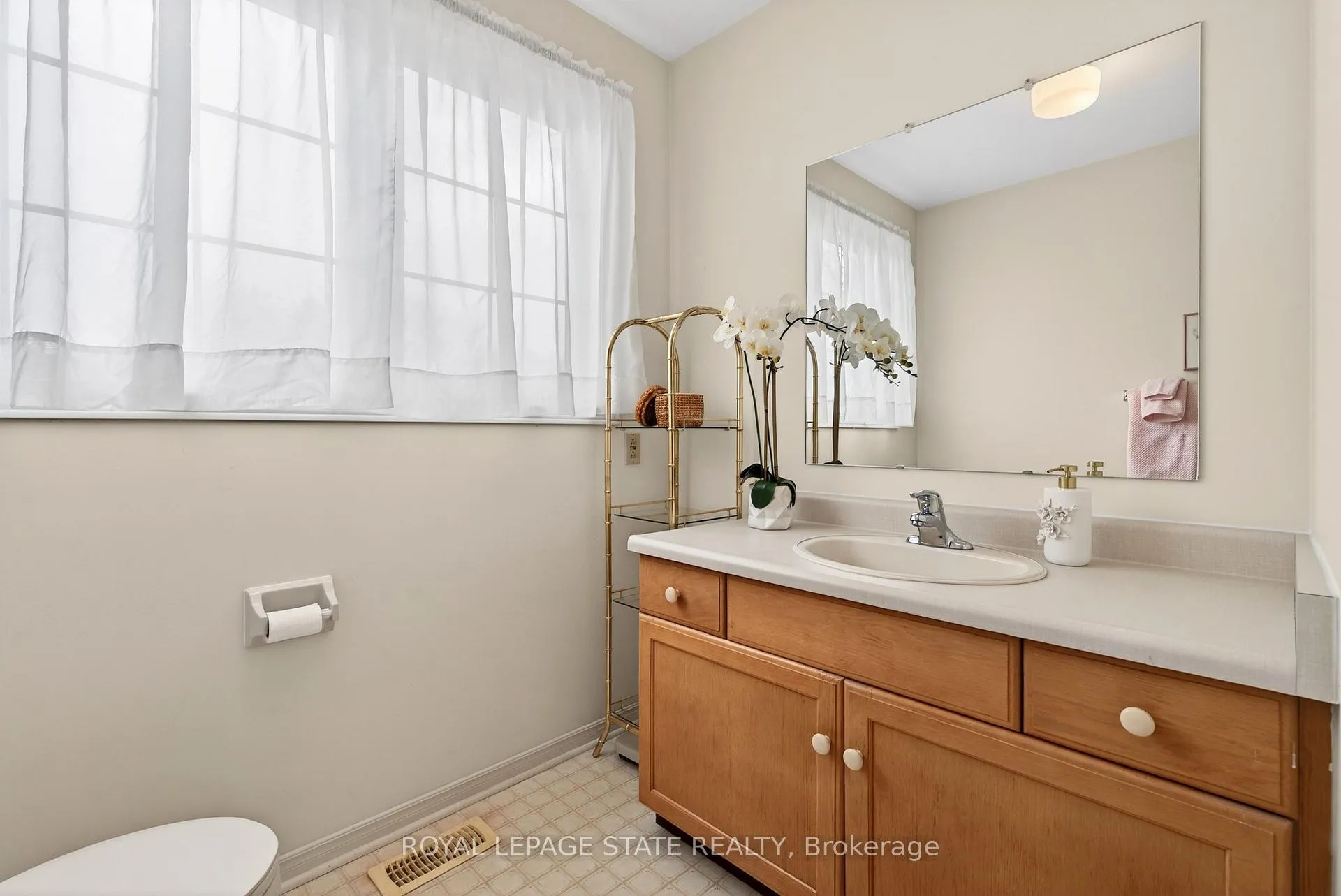 Photo 35 of 133 Central Avenue, Grimsby, Grimsby East — HOMEH