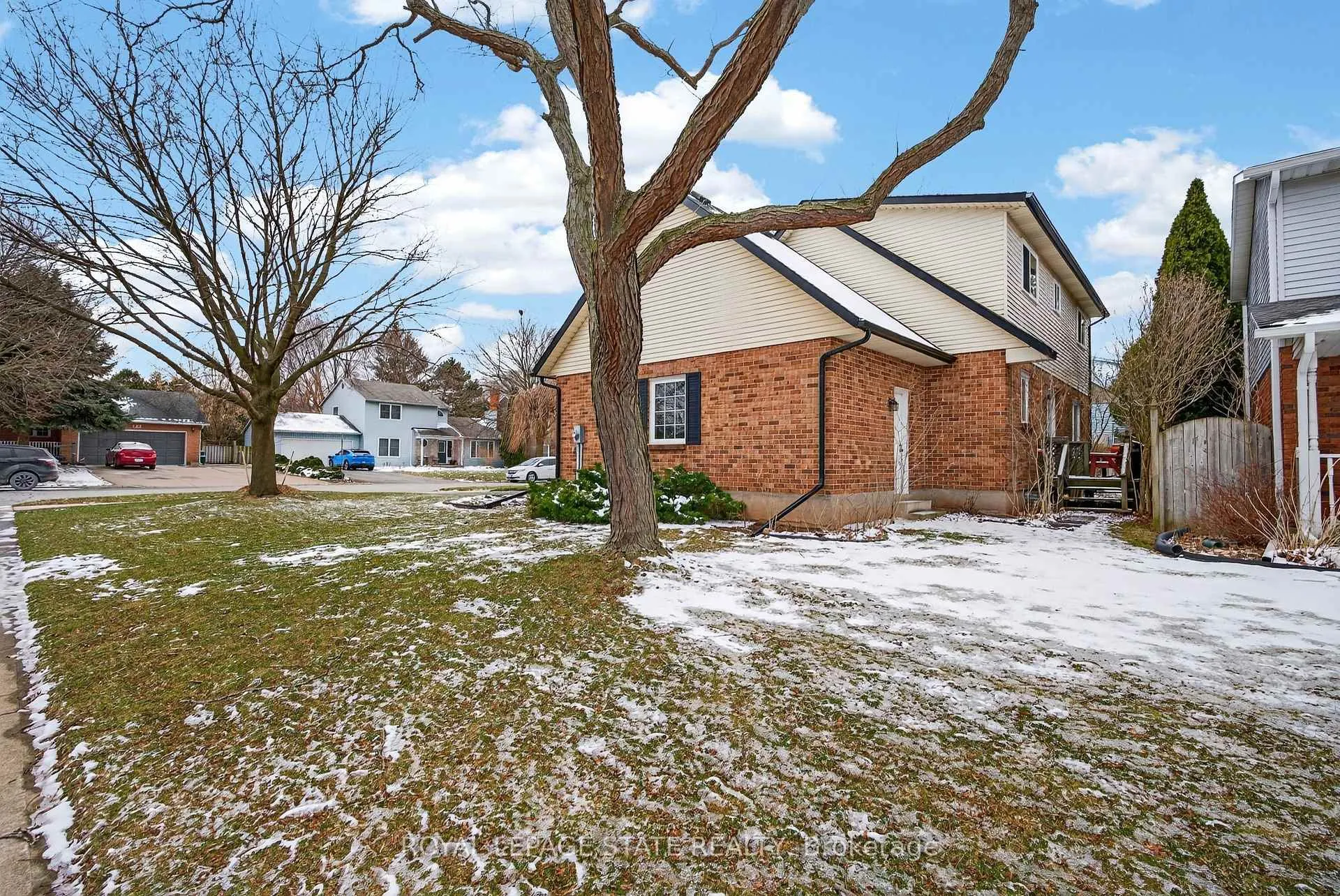 Photo 43 of 133 Central Avenue, Grimsby, Grimsby East — HOMEH