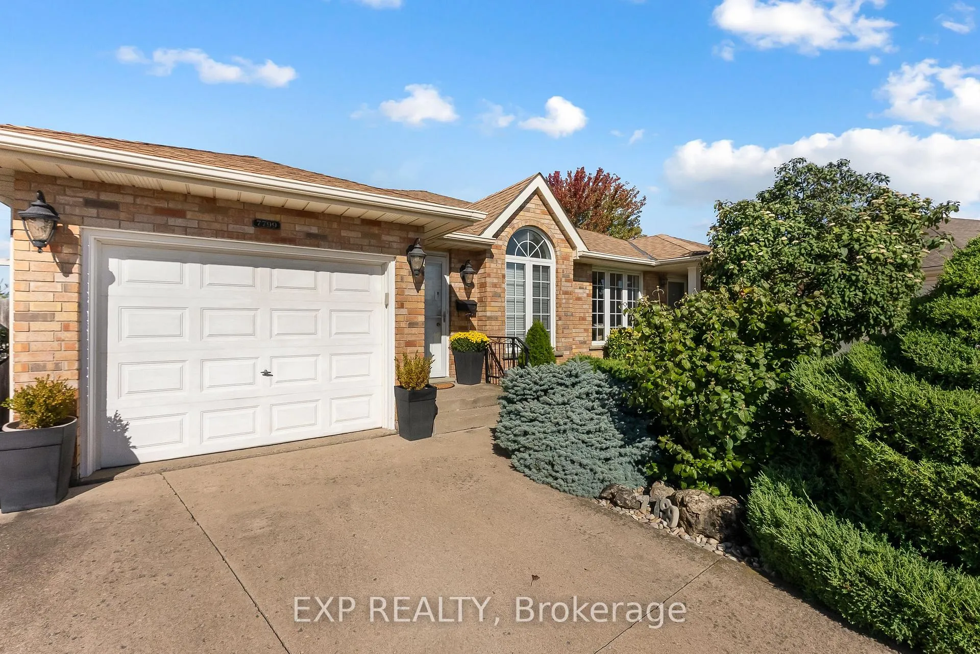 Photo 1 of 7799 Yvette Crescent, Niagara Falls, Ascot — HOMEH