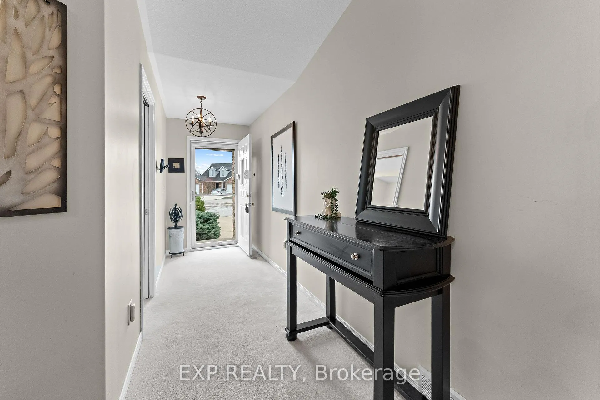 Photo 4 of 7799 Yvette Crescent, Niagara Falls, Ascot — HOMEH