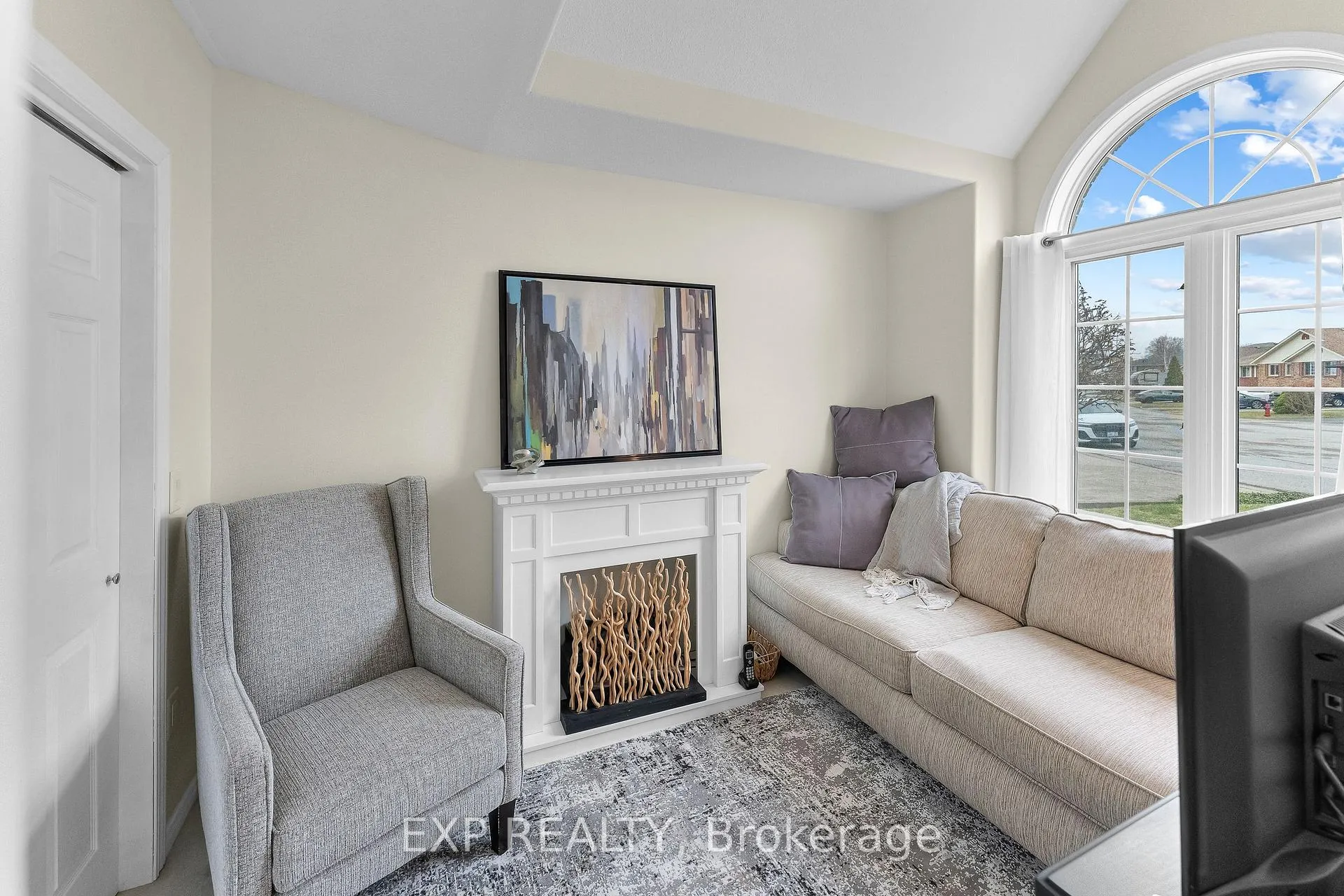 Photo 5 of 7799 Yvette Crescent, Niagara Falls, Ascot — HOMEH