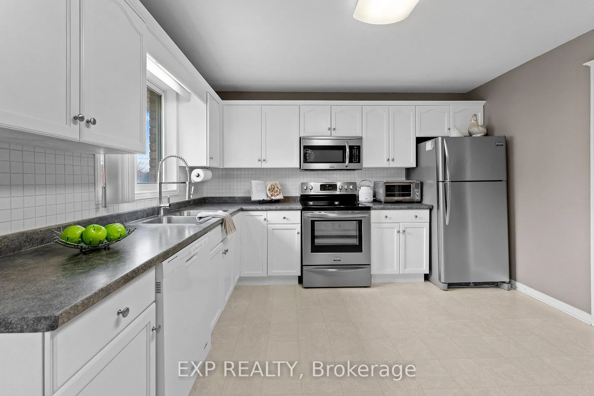 Photo 12 of 7799 Yvette Crescent, Niagara Falls, Ascot — HOMEH