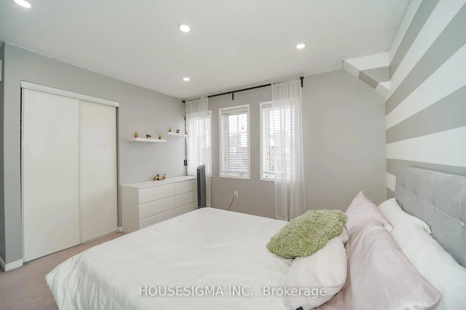 Photo 22 of 49 Mount Pleasant Avenue, Whitby, Blue Grass Meadows — HOMEH