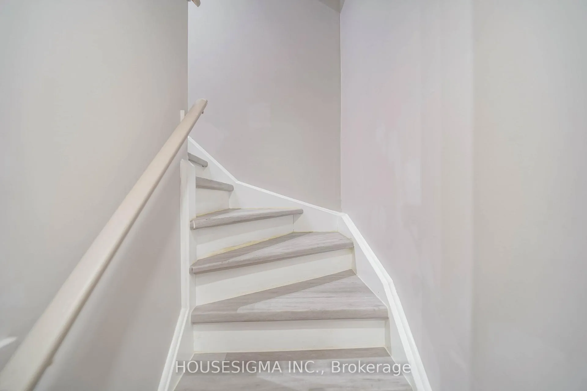 Photo 31 of 49 Mount Pleasant Avenue, Whitby, Blue Grass Meadows — HOMEH