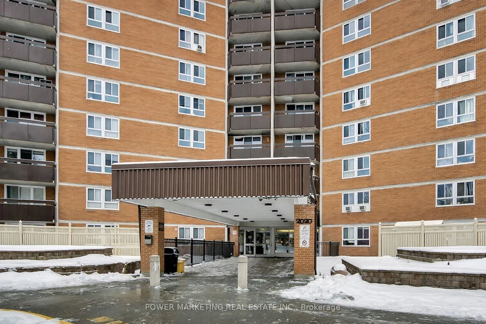 Front of Unit 1116, 2020 Jasmine Crescent