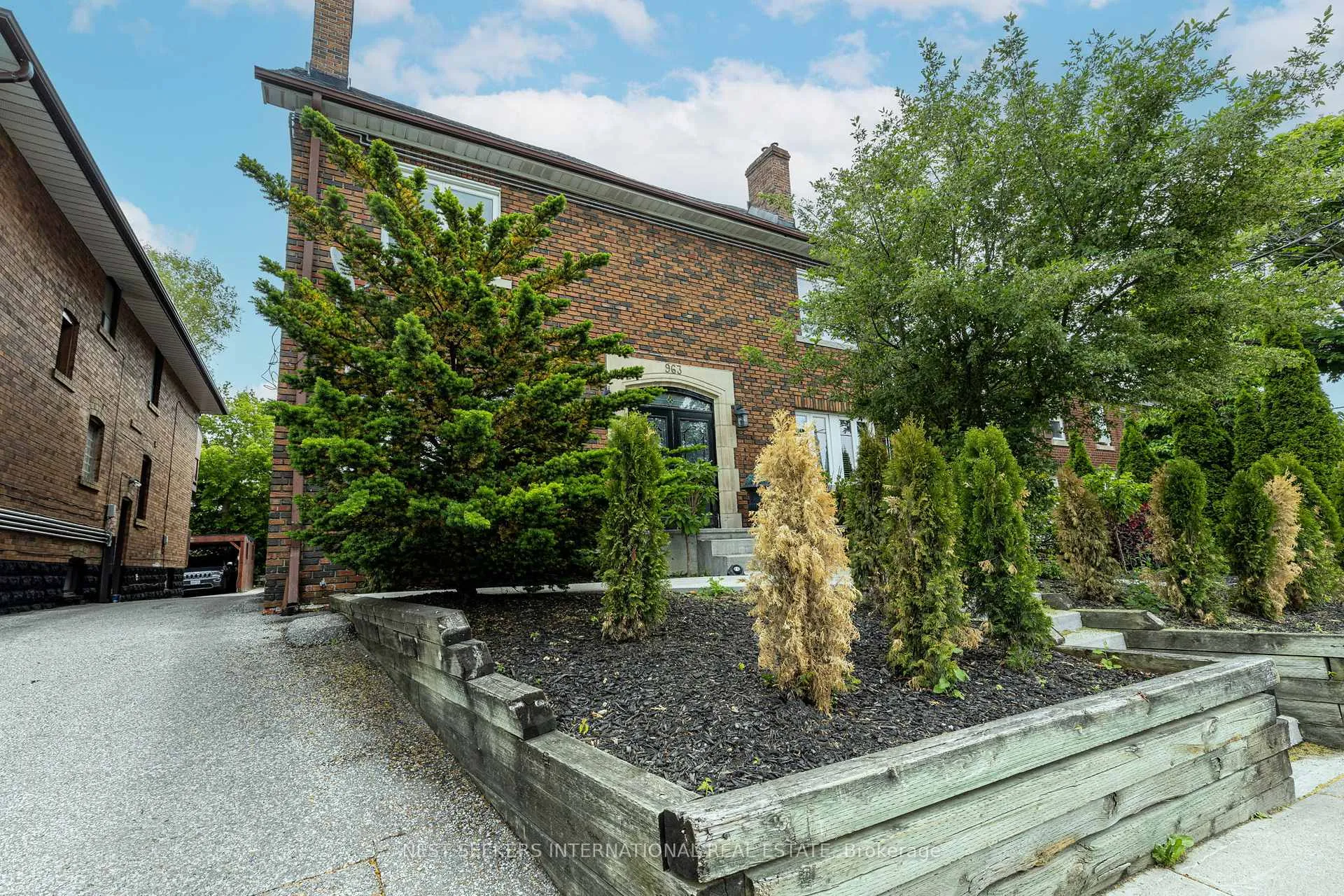 Photo 2 of Unit 2, 963 Avenue Road, Toronto, Yonge-Eglinton — HOMEH