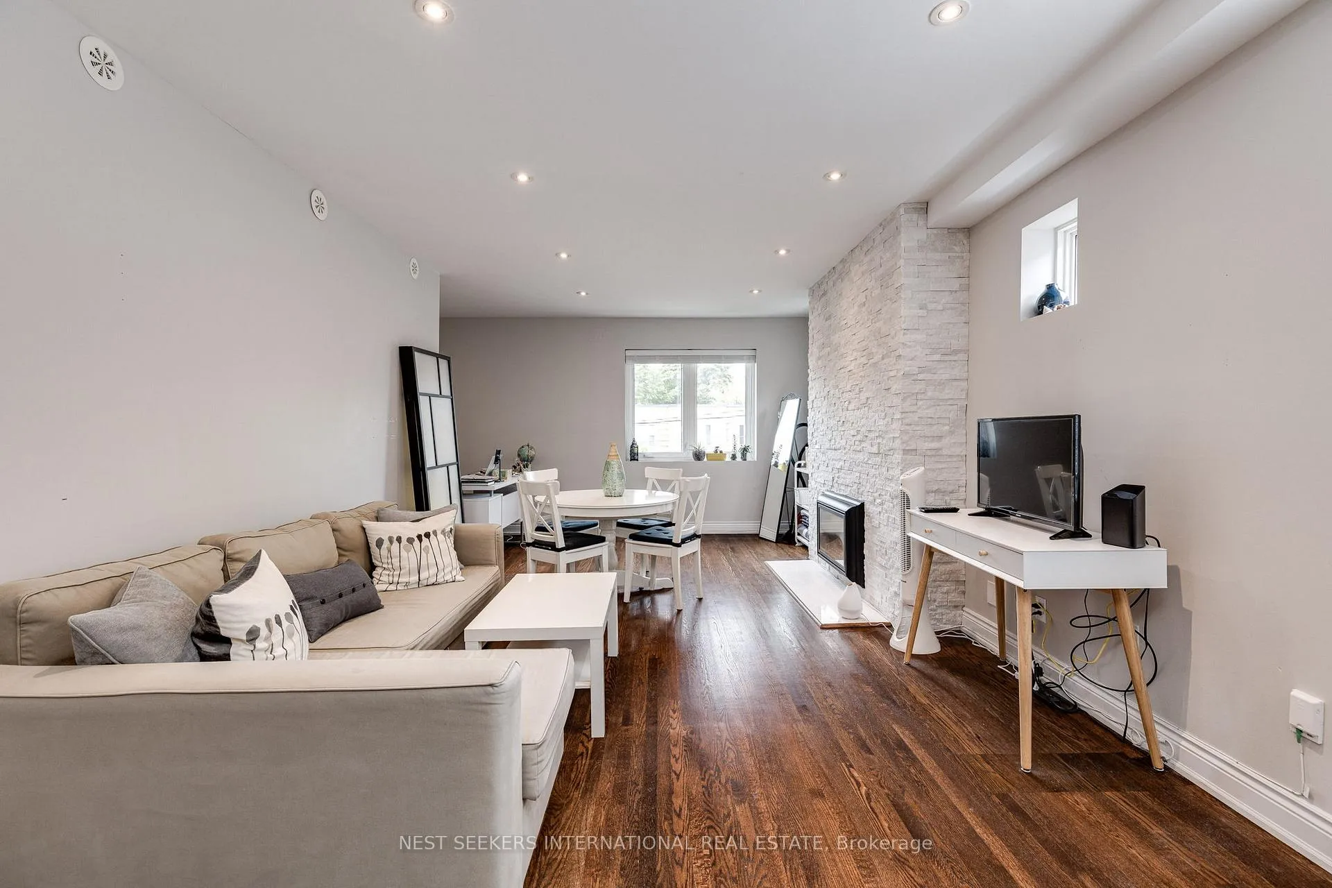 Photo 3 of Unit 2, 963 Avenue Road, Toronto, Yonge-Eglinton — HOMEH