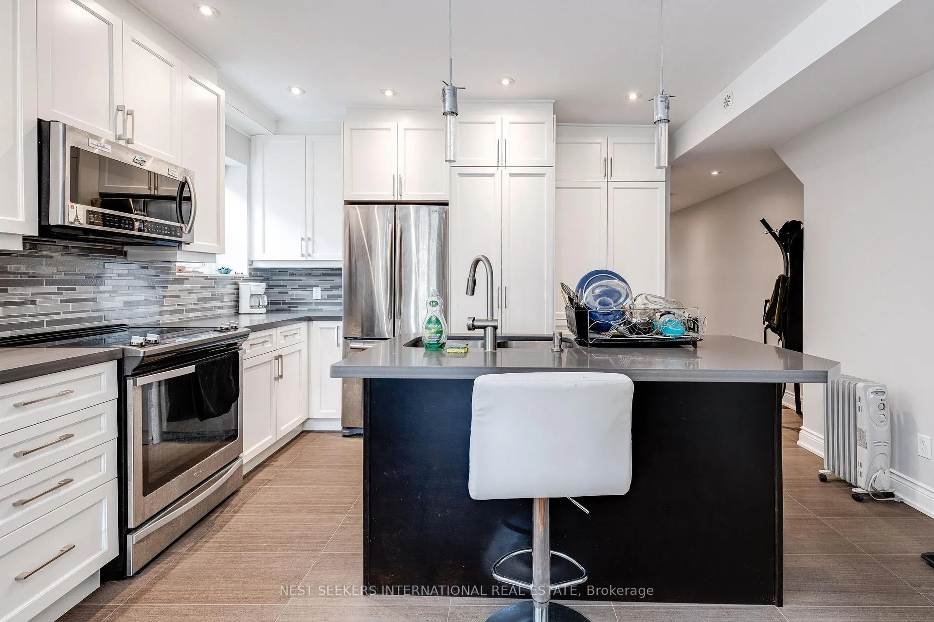 Photo 10 of Unit 2, 963 Avenue Road, Toronto, Yonge-Eglinton — HOMEH