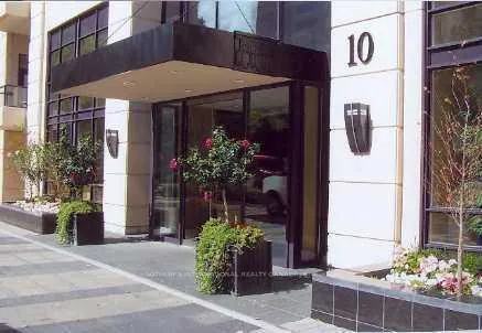 Front of Unit 810, 10 Delisle Avenue