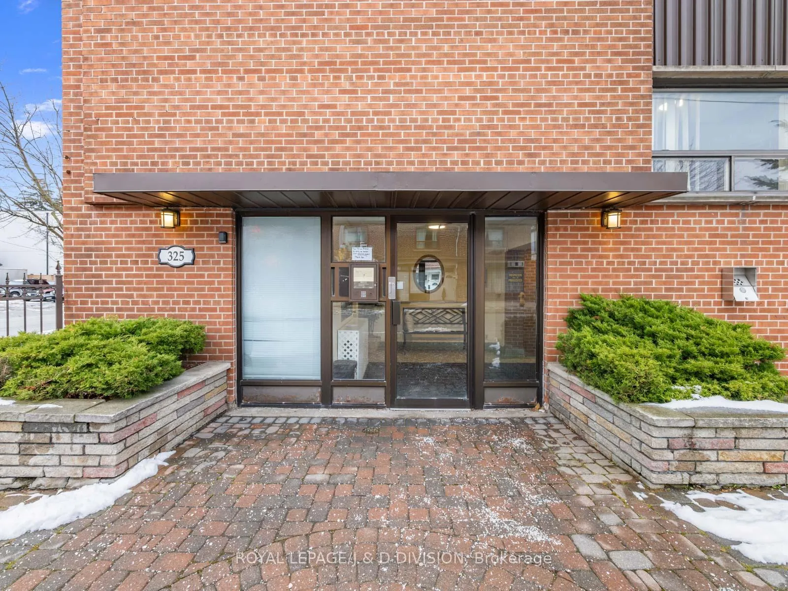 Front of Unit 102, 325 Sammon Avenue